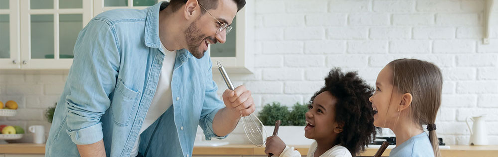 Dad sing to daughters