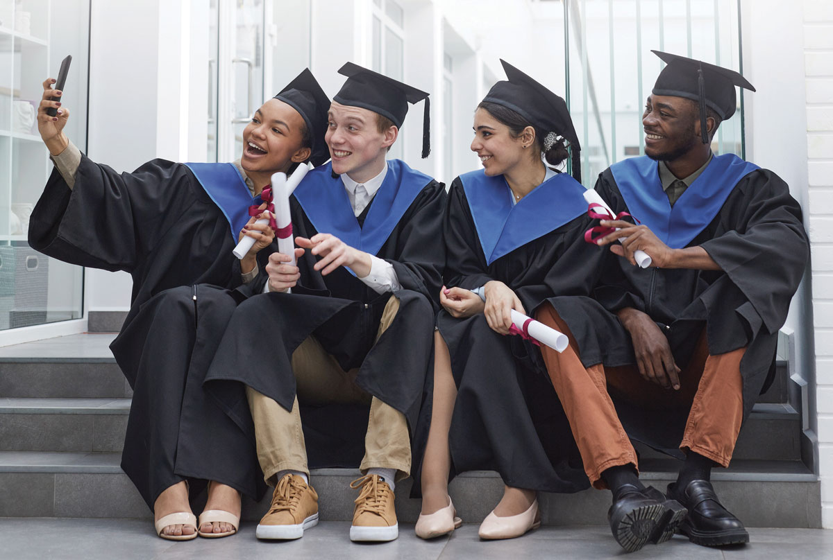 4 students graduation sitting selfie